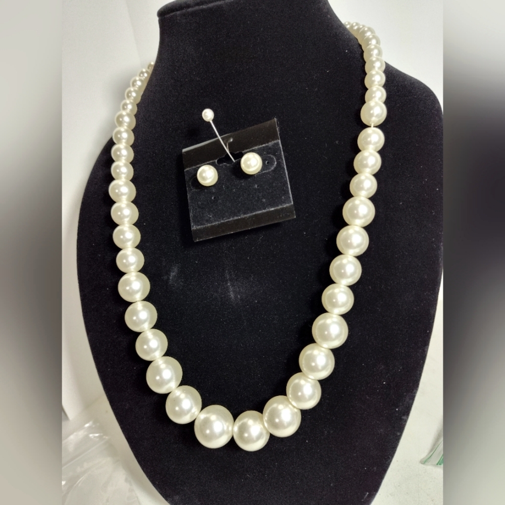 Elegant Pearl Necklace and Earring Set NWOT